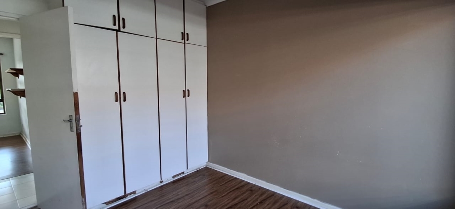 4 Bedroom Property for Sale in Nahoon Valley Park Eastern Cape